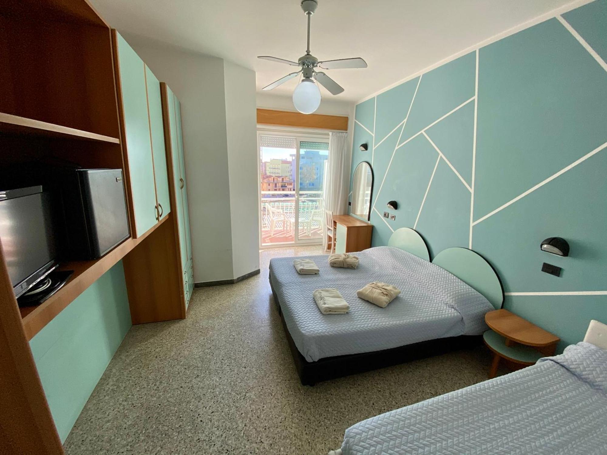 Standard Quadruple Room,1559166235:JPEG